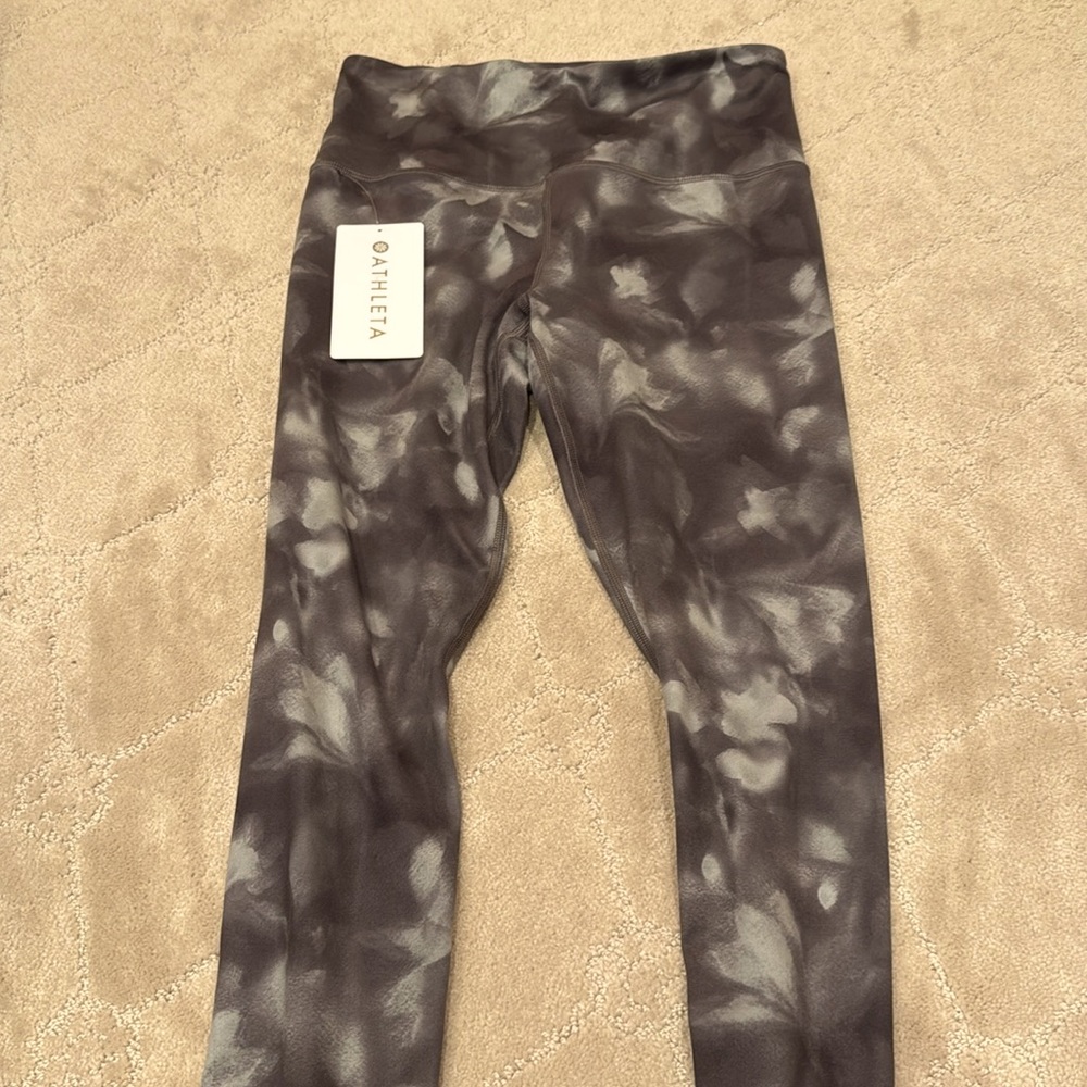 Athleta Elation 7/8 Leggings . NWT small